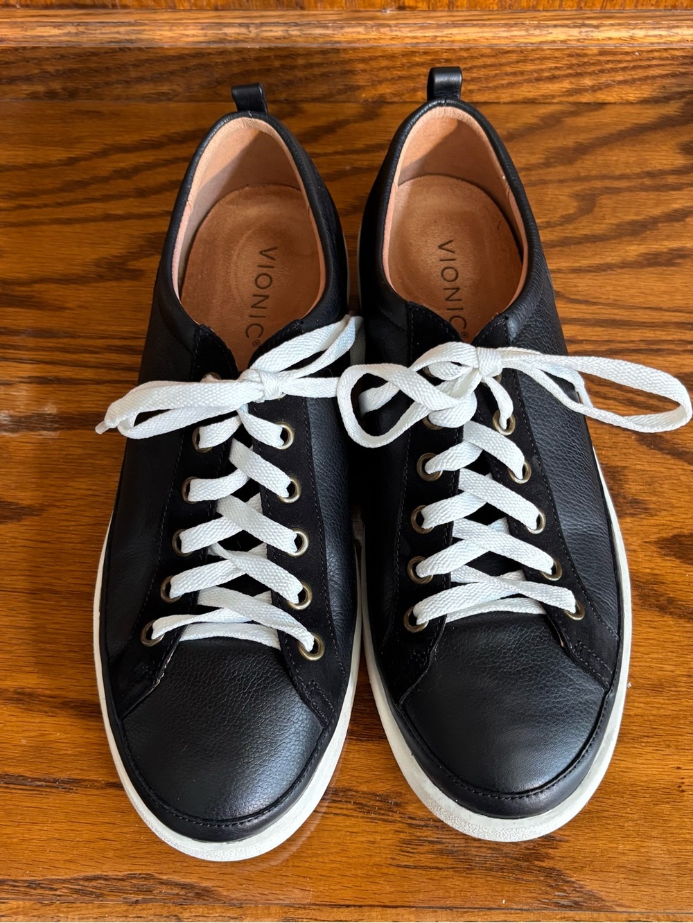 Vionic Winny Black Leather Lace-Up Sneakers